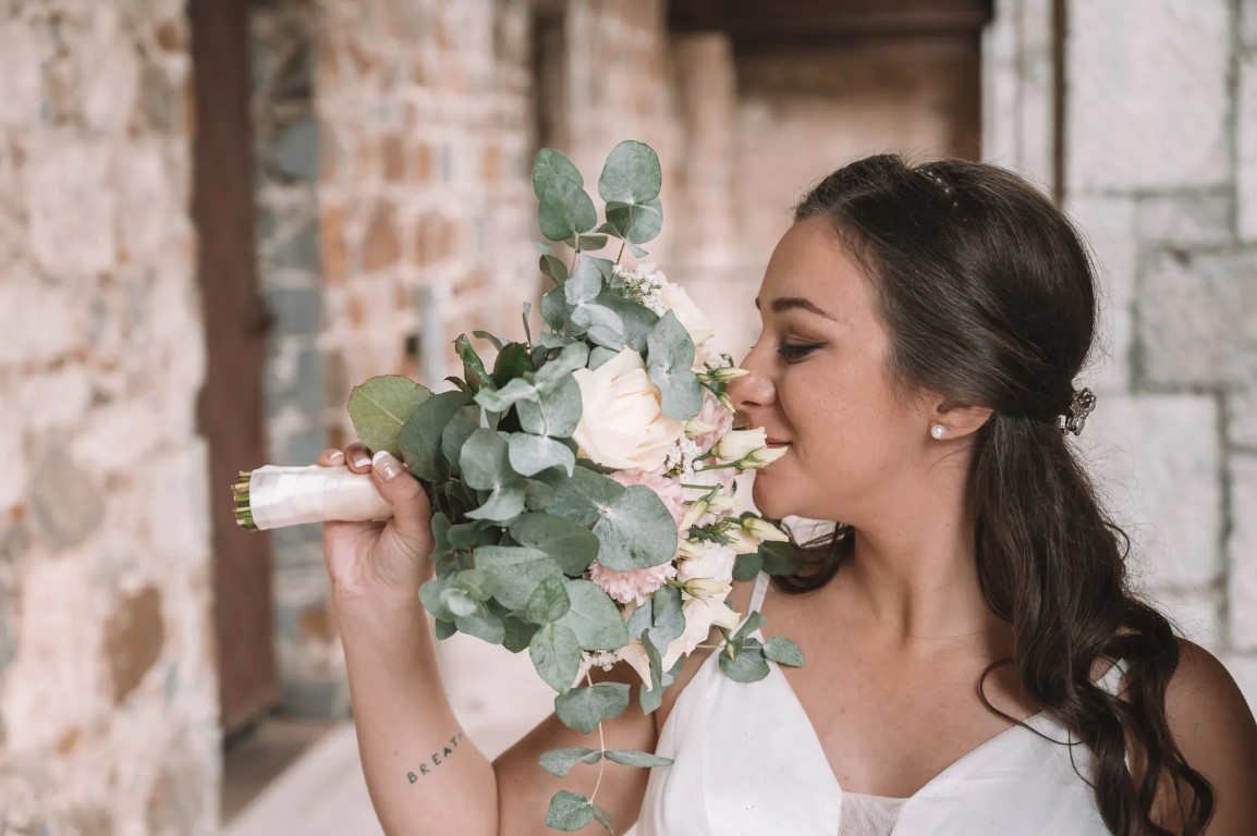 Poročni fotograf Ljubljanski grad – poročni portret ob grajskem obzidju